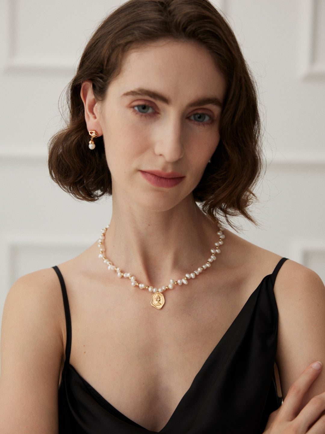 Gembea Jewelry Queen's Seal Pendant Pearl Necklace