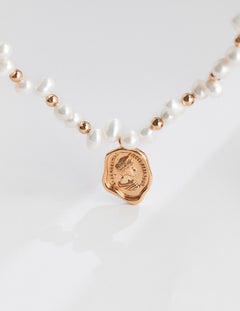 Gembea Jewelry Queen's Seal Pendant Pearl Necklace