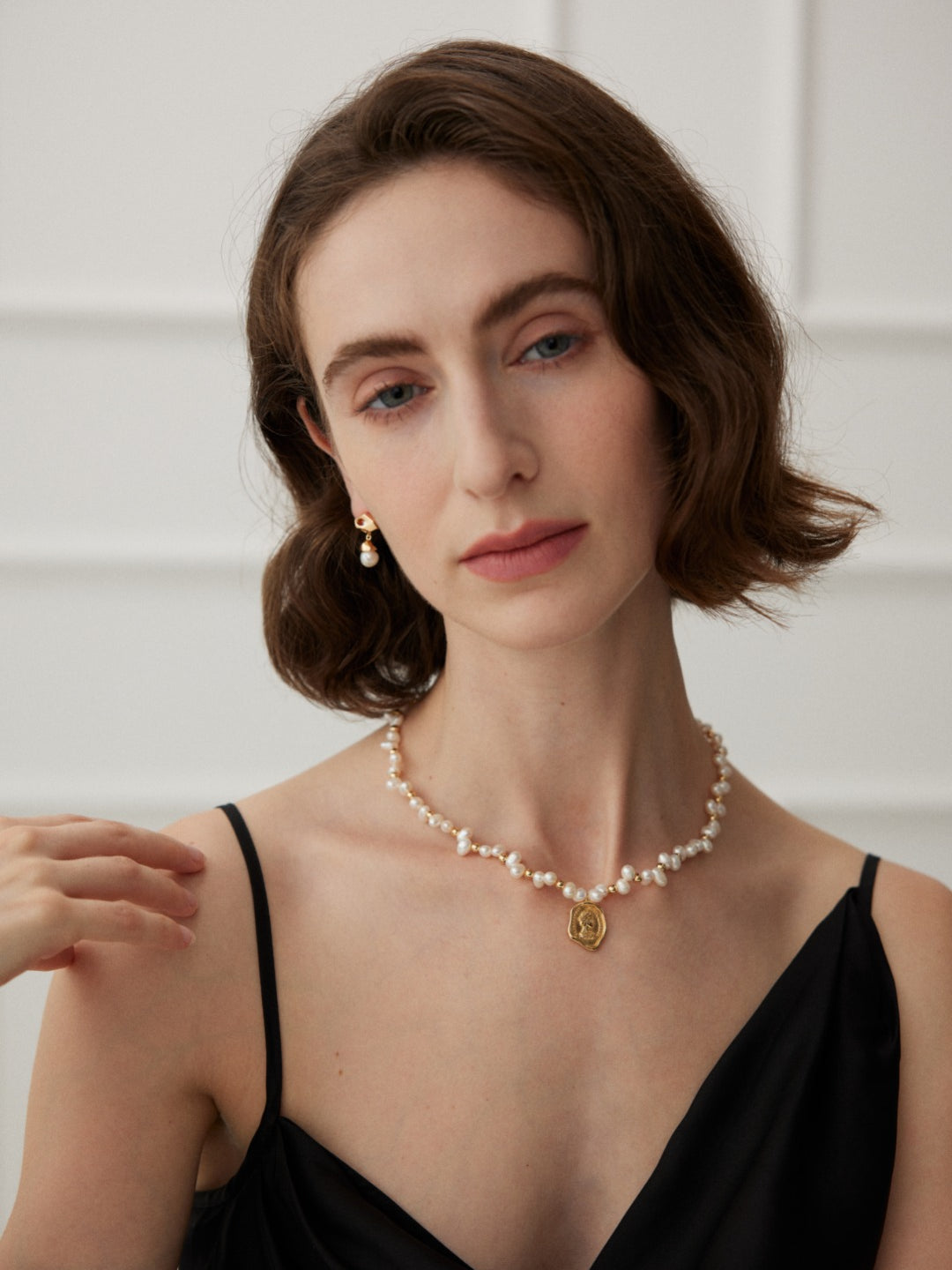 Gembea Jewelry Queen's Seal Pendant Pearl Necklace