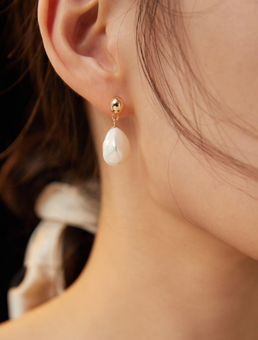 Gembea Jewelry Simple Baroque Pearl Drop Earrings