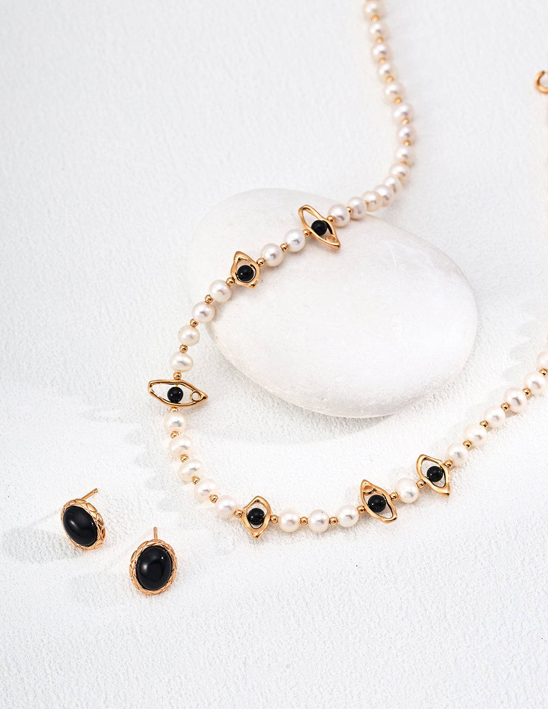 Gembea Jewelry Eyes Shaped Black Agate Pearl Necklace
