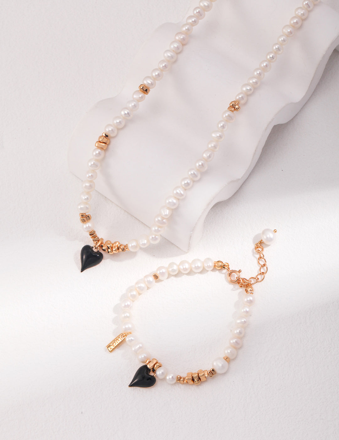 Gembea Jewelry Black Heart-shaped Glazed Pearl Necklace