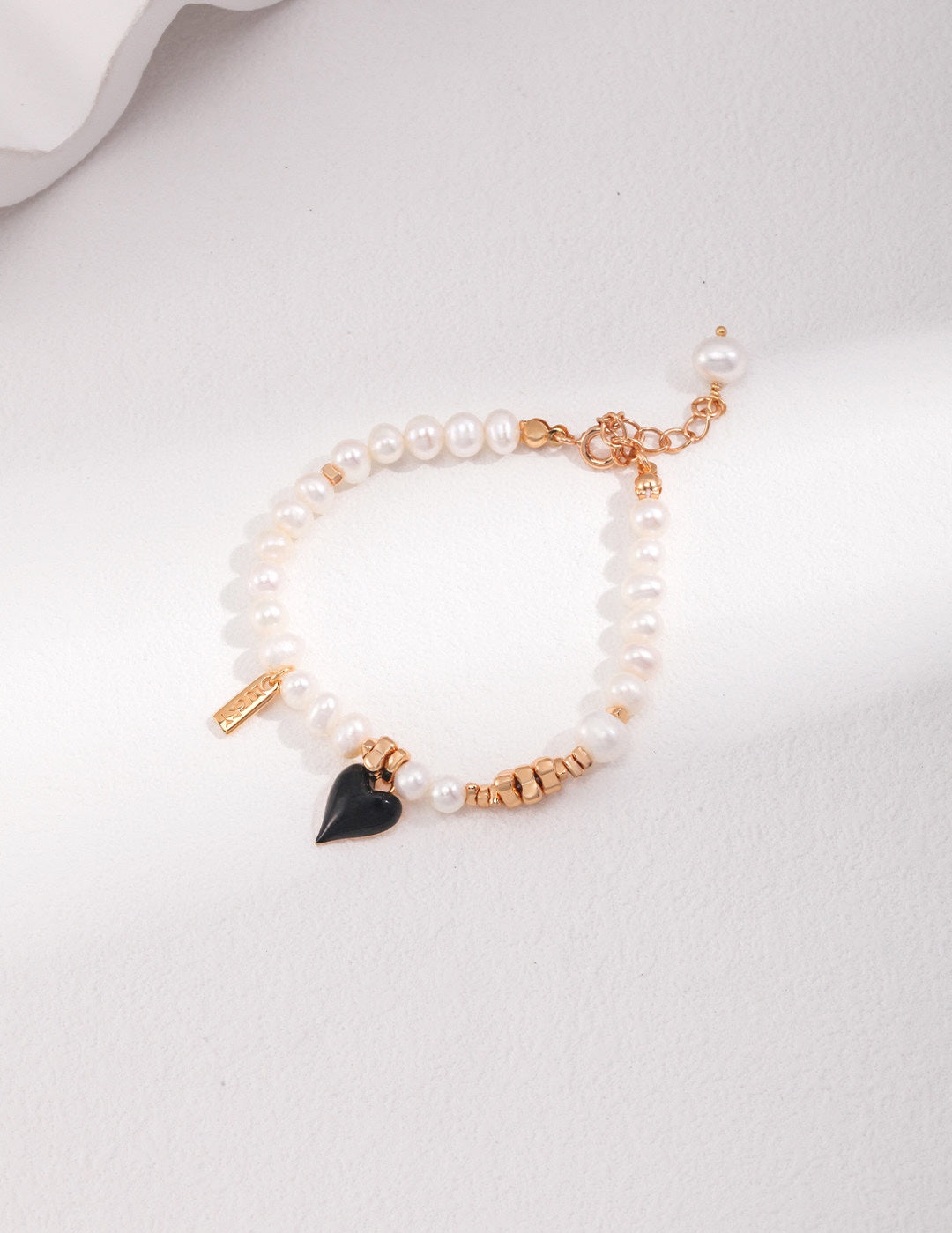 Gembea Jewelry Black Heart-shaped Glazed Pearl Bracelet