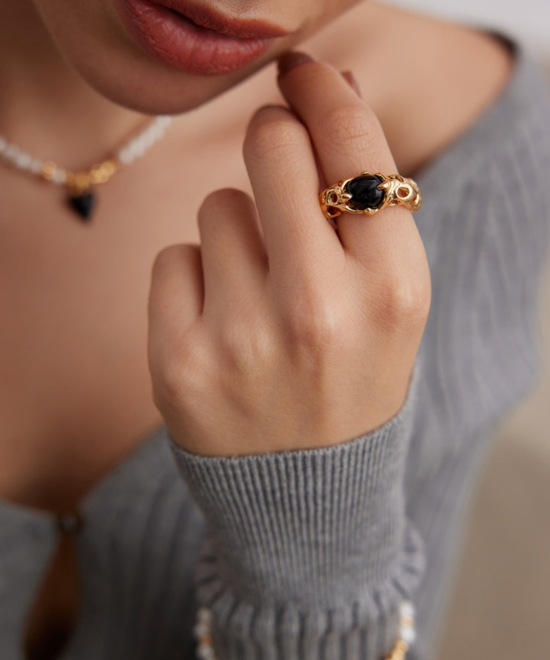 Gembea Jewelry Hollowed-Out Metal Black Agate Set Ring