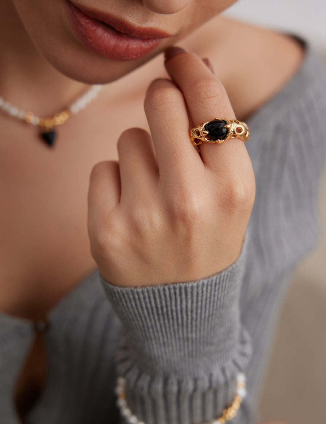 Gembea Jewelry Hollowed-Out Metal Black Agate Set Ring