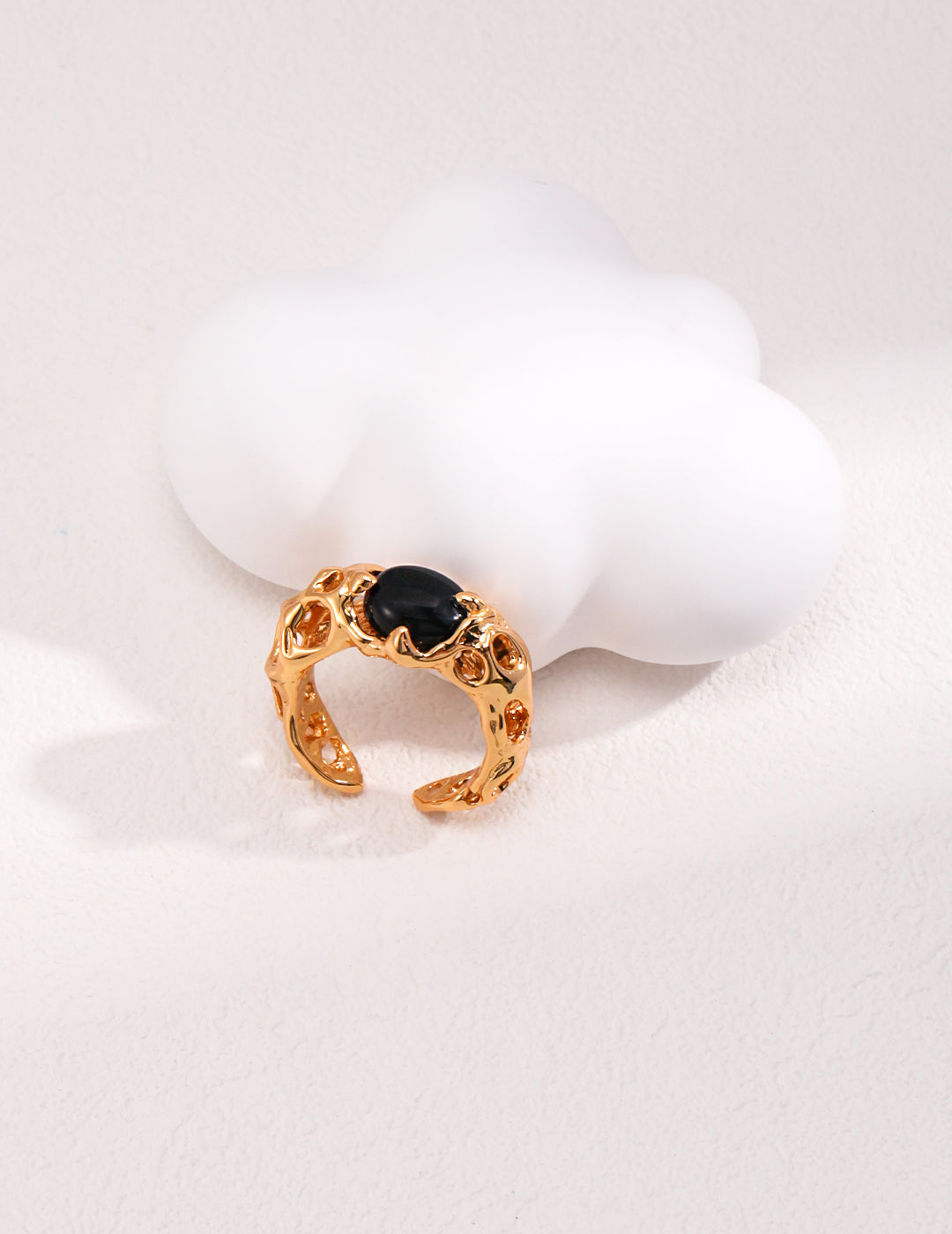 Gembea Jewelry Hollowed-Out Metal Black Agate Set Ring