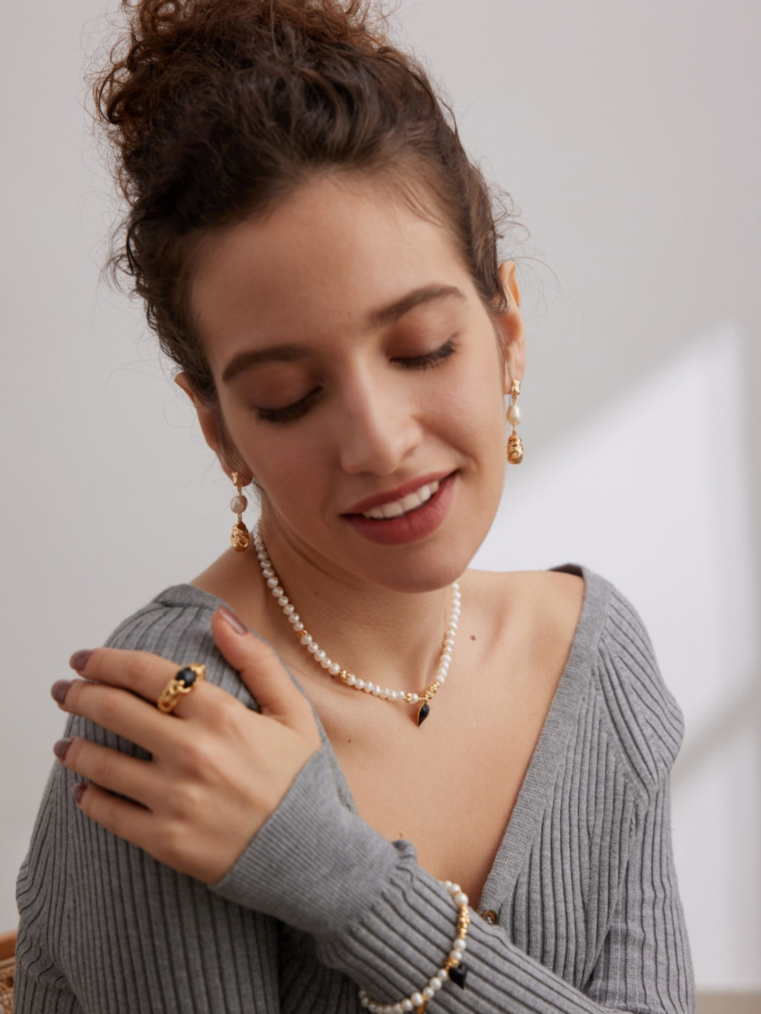 Gembea Jewelry Hollowed-Out Metal Black Agate Set Ring