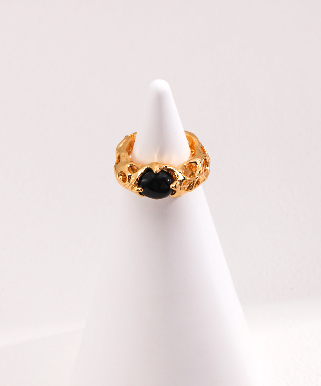 Gembea Jewelry Hollowed-Out Metal Black Agate Set Ring