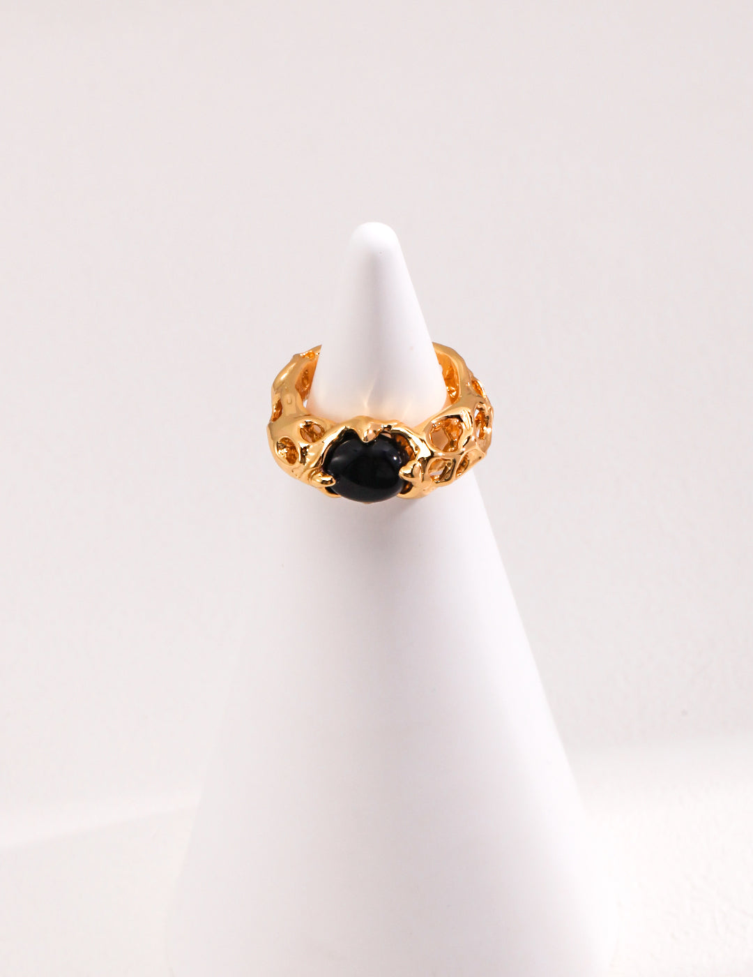 Gembea Jewelry Hollowed-Out Metal Black Agate Set Ring