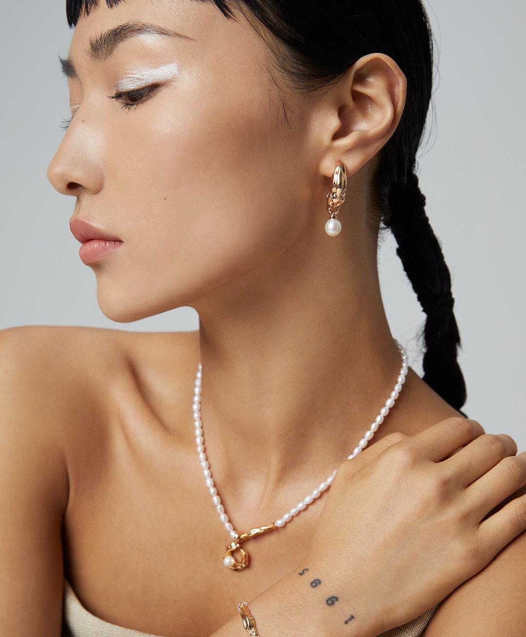 Minimalist Freshwater Pearl Hoop Earrings-Gembea jewelry