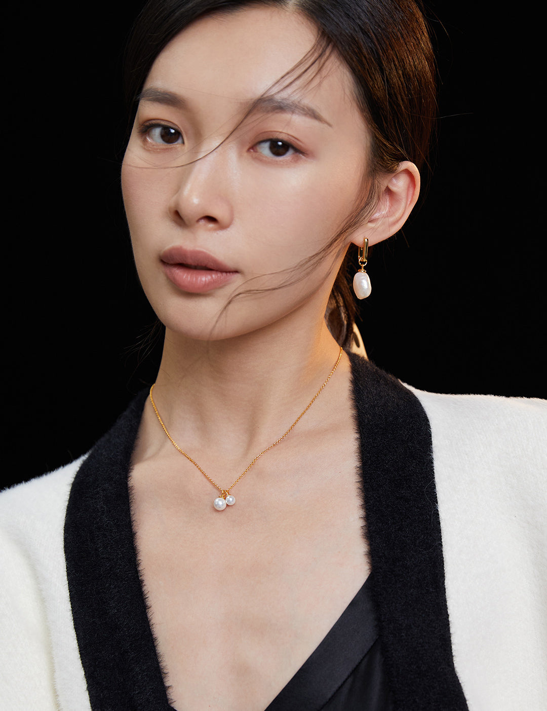 Gold Chain Pearl Pendant Necklace-Gembea Jewelry